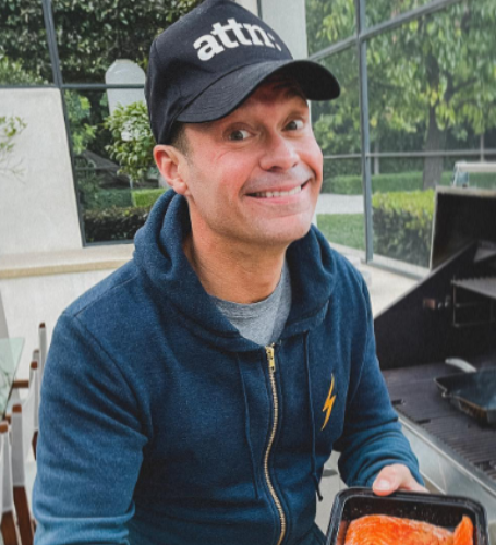 In 2009, Ryan Seacrest confirmed his two-year on-again, off-again romance with model Sara Jean Underwood.