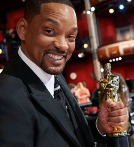 After hitting Chris Rock at the Oscars last weekend, Will Smith is starting to receive criticism from the entertainment industry. 