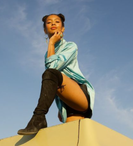 Jaz played Beatrice Bennett in the 2017 'The Vampire Diaries.'