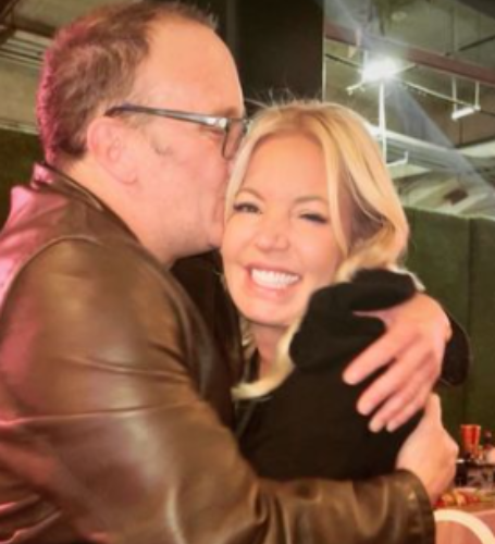 Jeanie Buss is presently romantically involved with actor-comedian Jay Mohr. 