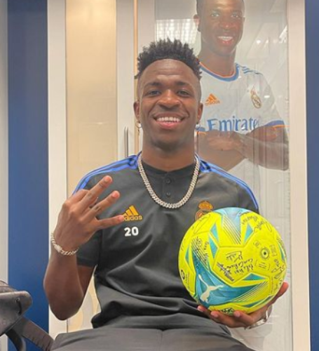 Vinícius Júnior signed a contract with La Liga club Real Madrid in 2006.