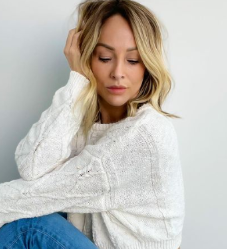 Clare denies all of her plastic surgery gossip and claims her physical looks to be natural.