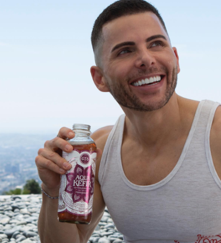 The estimated net worth of the GT Dave is $ 1billion.