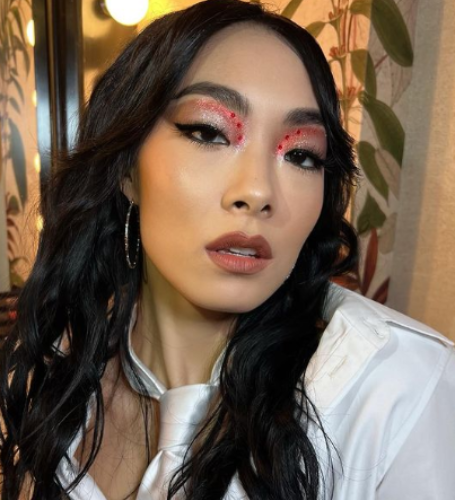 Rina Sawayama might be single as of 2022.