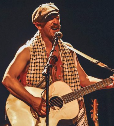 Foy Vance was born on November 18, 1917, in Bangor, County Down, Northern Ireland.