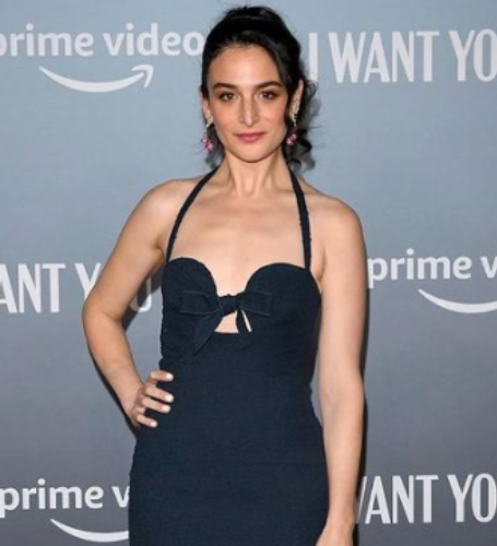 Chris Evans and Jenny Slate first met on the production of the 2015 comedy-drama Gifted.