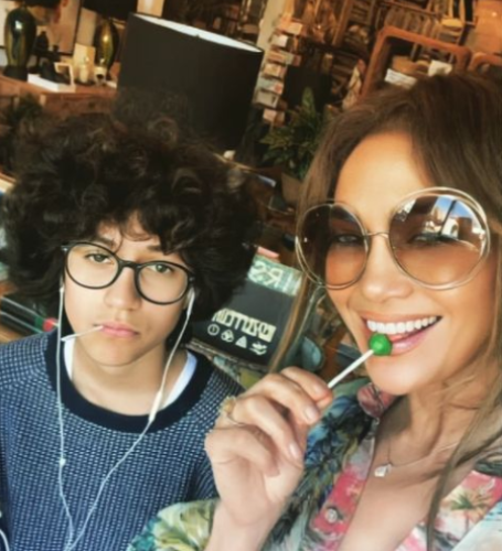 Emme Maribel Muñiz is the daughter of Jennifer Lopez and Marc Anthony, two well-known American singers. 