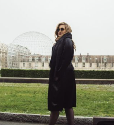 Jennifer Coolidge is a comedian and actress from the United States. 