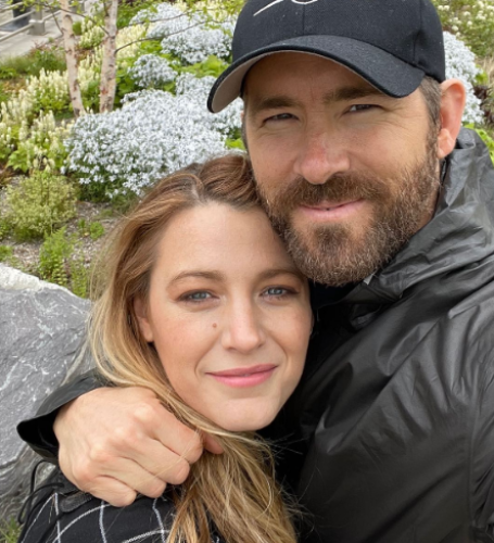 When Ryan Reynolds began dating Melissa Joan Hart in 1996, he garnered media attention. 