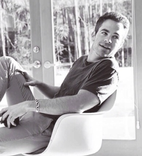 Chris Pine is a popular American actor.